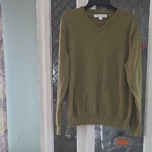 Amazon Basics Classic Olive V-Neck Sweater